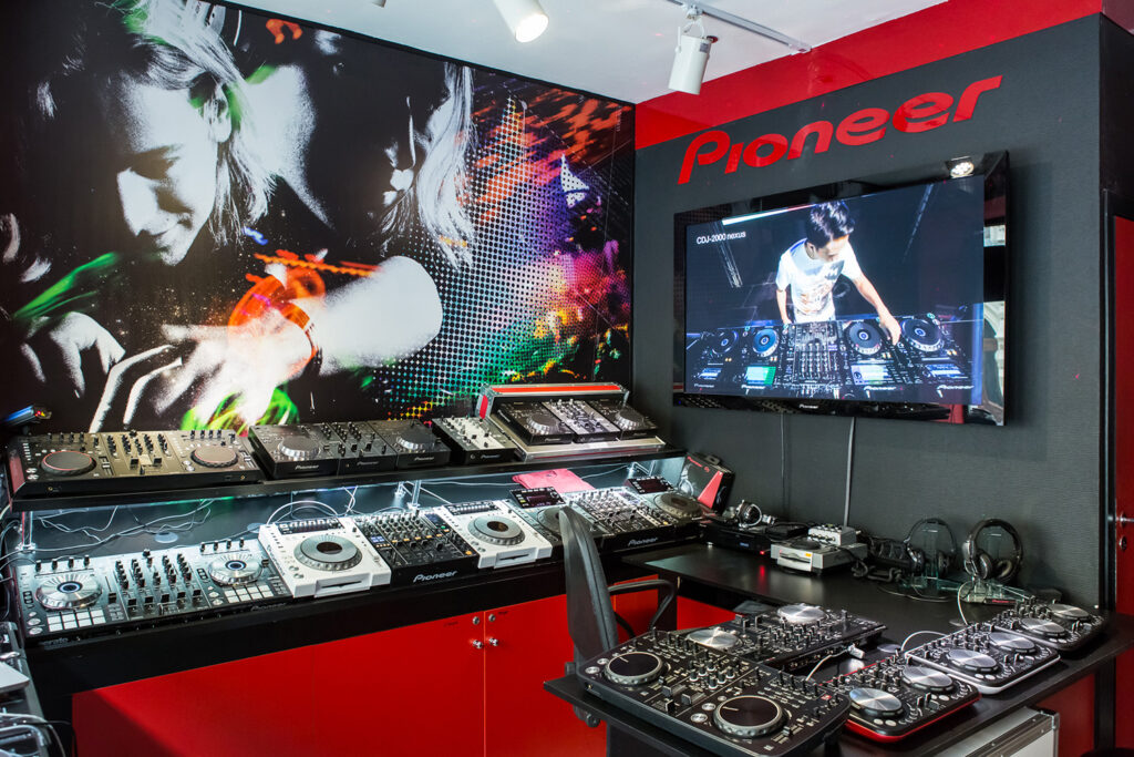 DJ TRADE - Магазин изнутри (до 2014 года).